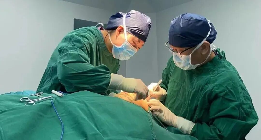 徐光副院长手术中